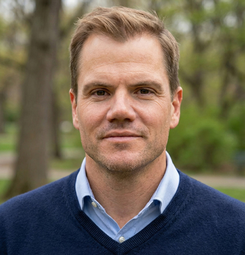 Headshot of CHG Healthcare Foundation board member, Nick Call